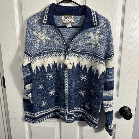 Heirloom Collectibles winter themed sweater, snowflakes, beaded, size small - Picture 1 of 9